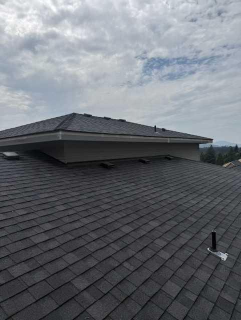 Completed asphalt shingle roof replacement on a home in Veneta, Oregon.
